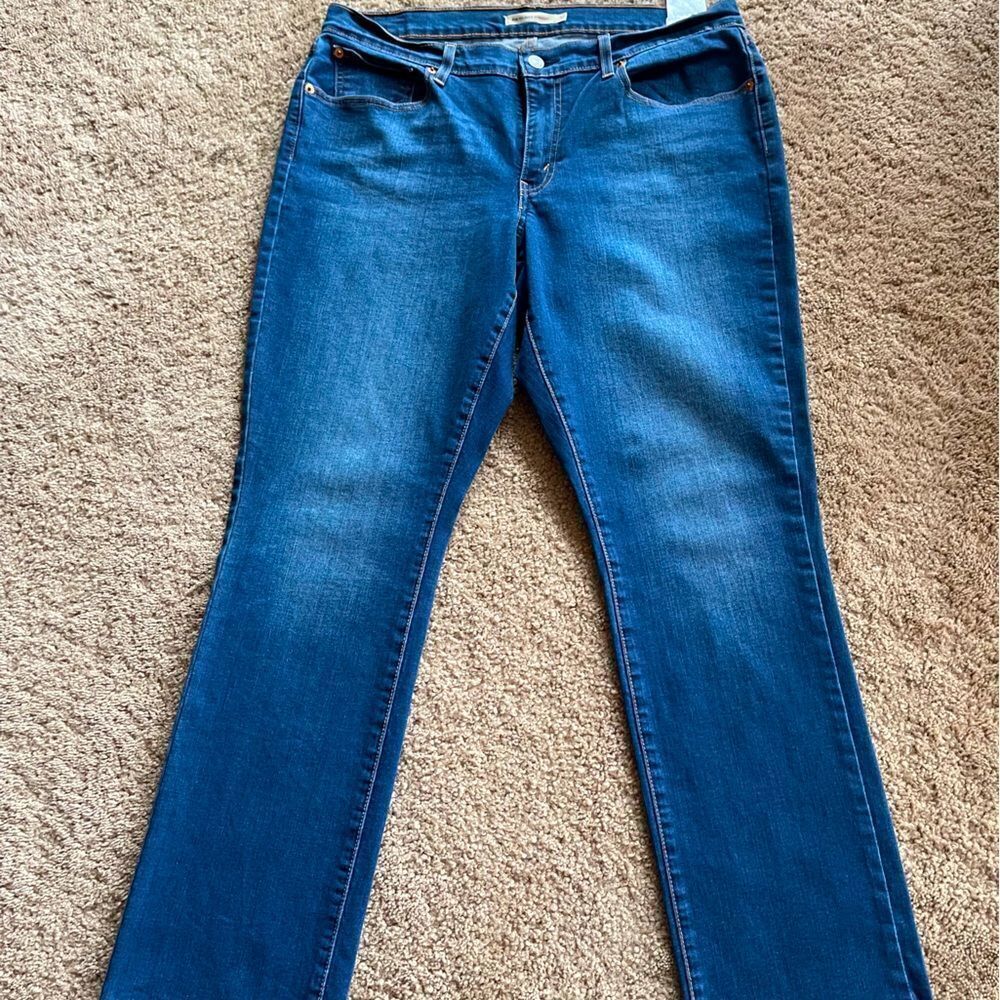 COPY - Womens 414 Relaxed Straight Levi’s size 32 x 30